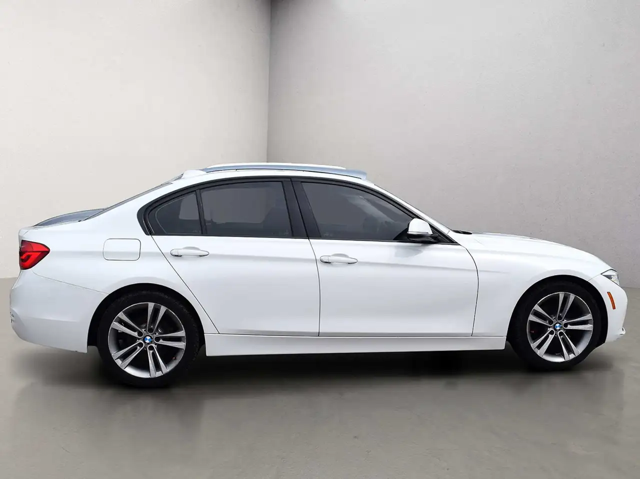 BMW 3 Series снимка BMW 3 Series