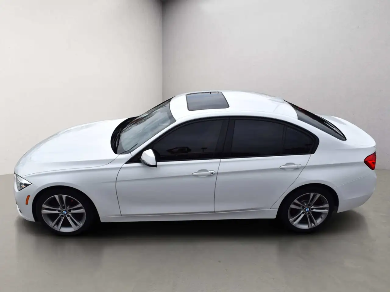 BMW 3 Series снимка BMW 3 Series