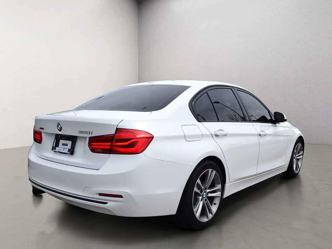 BMW 3 Series снимка BMW 3 Series