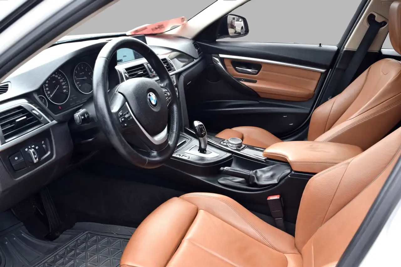 BMW 3 Series снимка BMW 3 Series