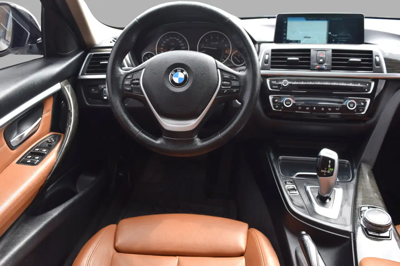 BMW 3 Series снимка BMW 3 Series