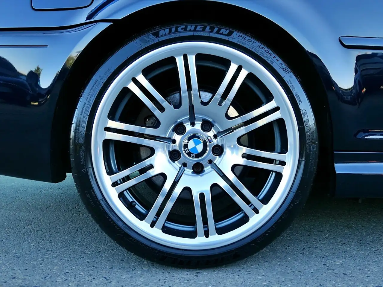 BMW 3 Series photo BMW 3 Series