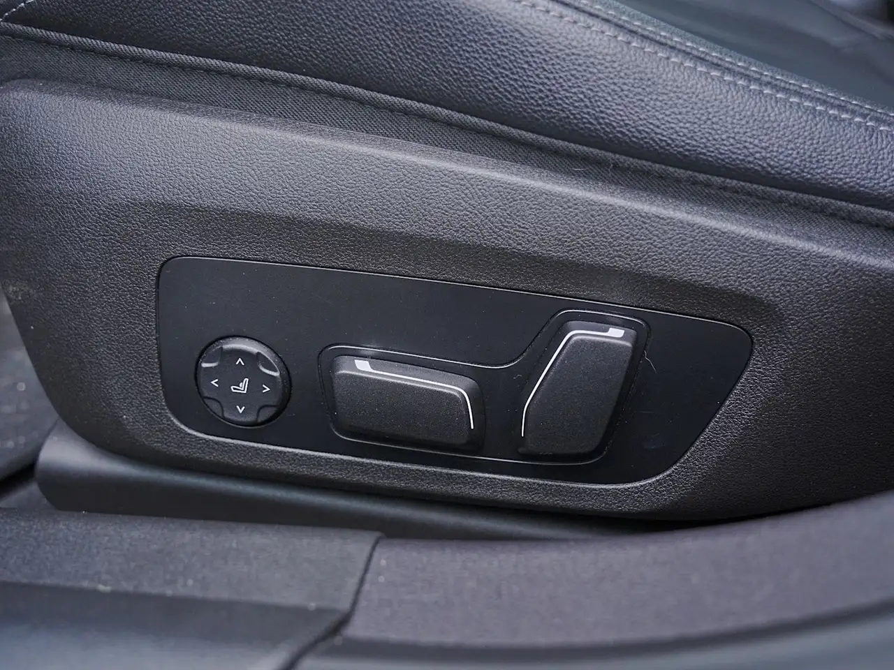 BMW 3 Series photo BMW 3 Series