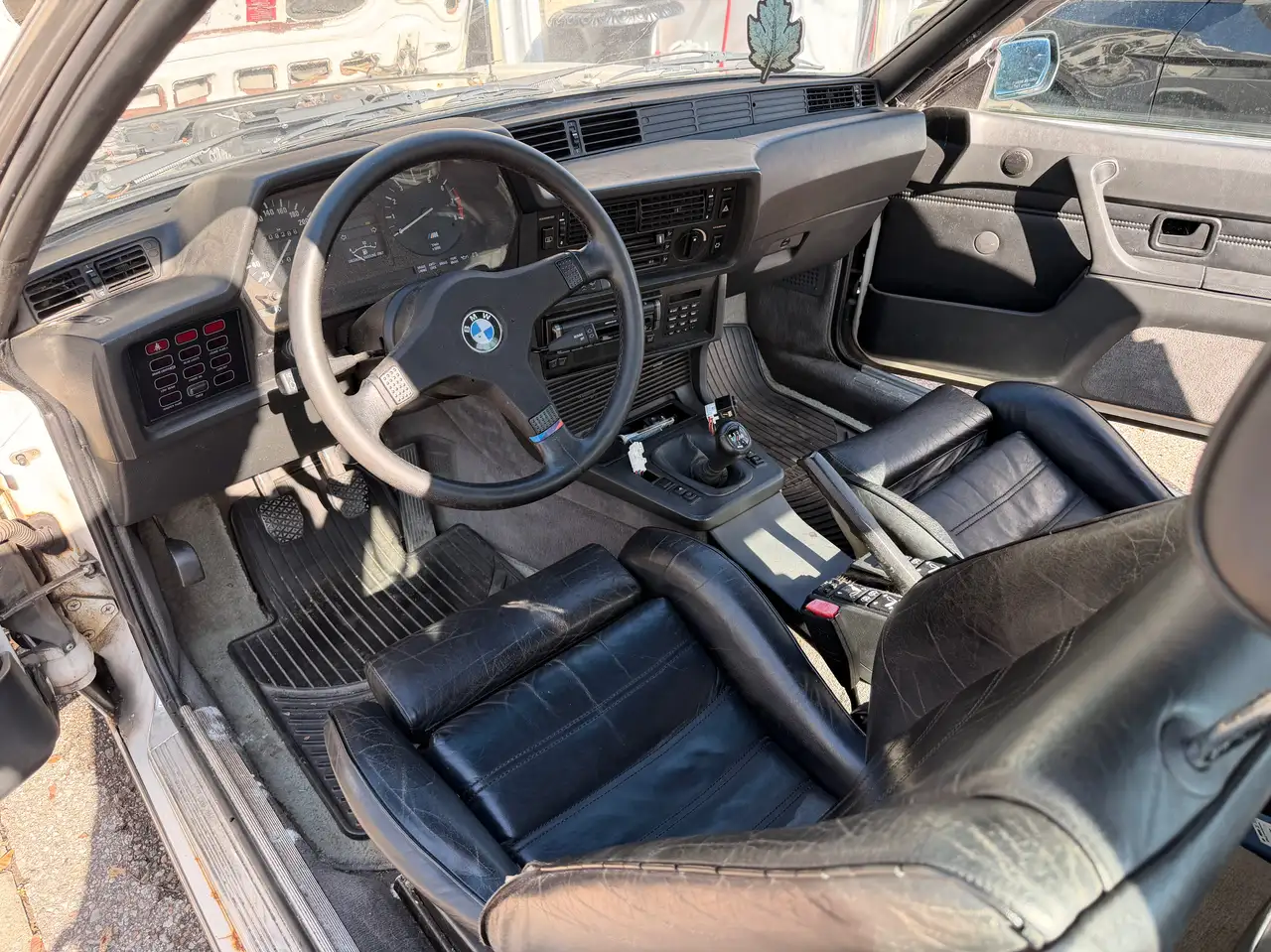 BMW 6 Series снимка BMW 6 Series
