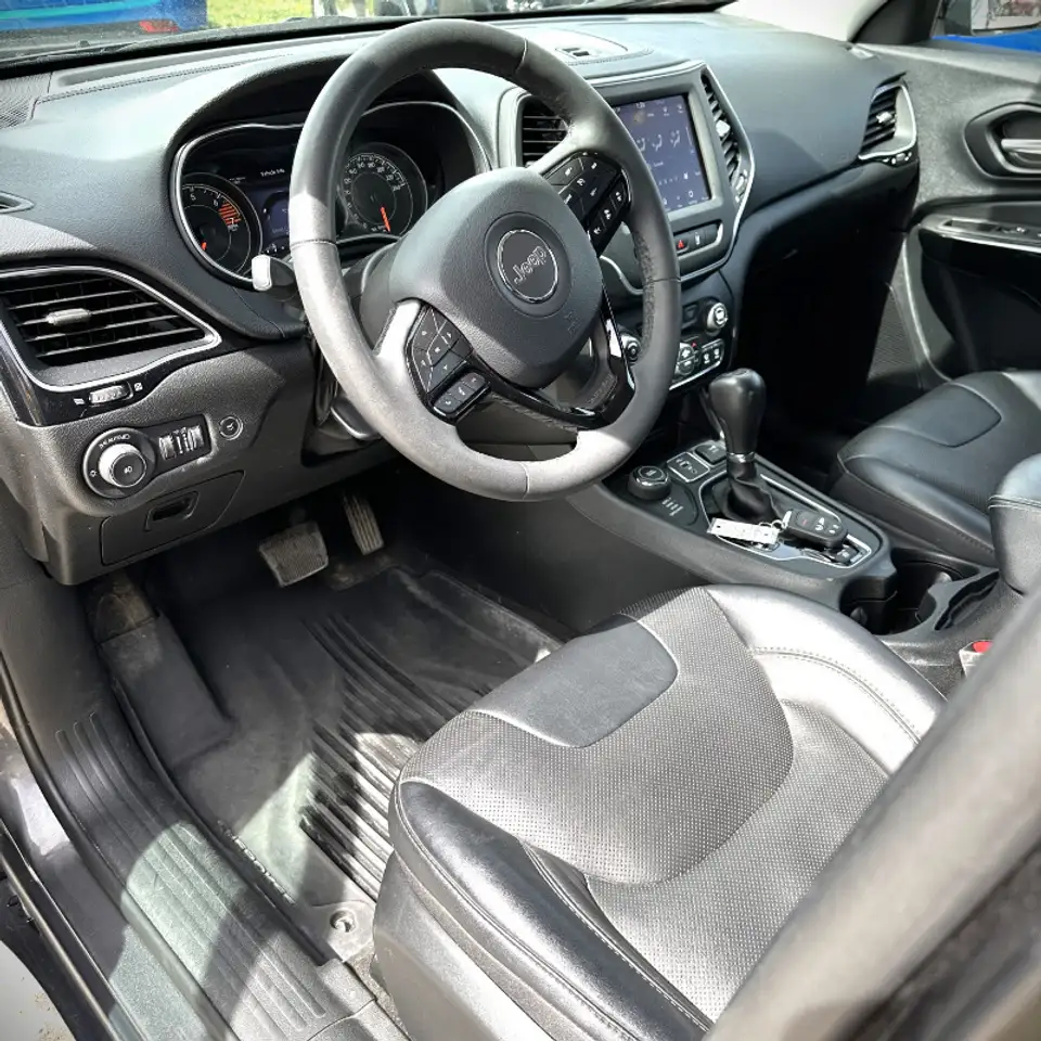Jeep Cherokee снимка Jeep Cherokee