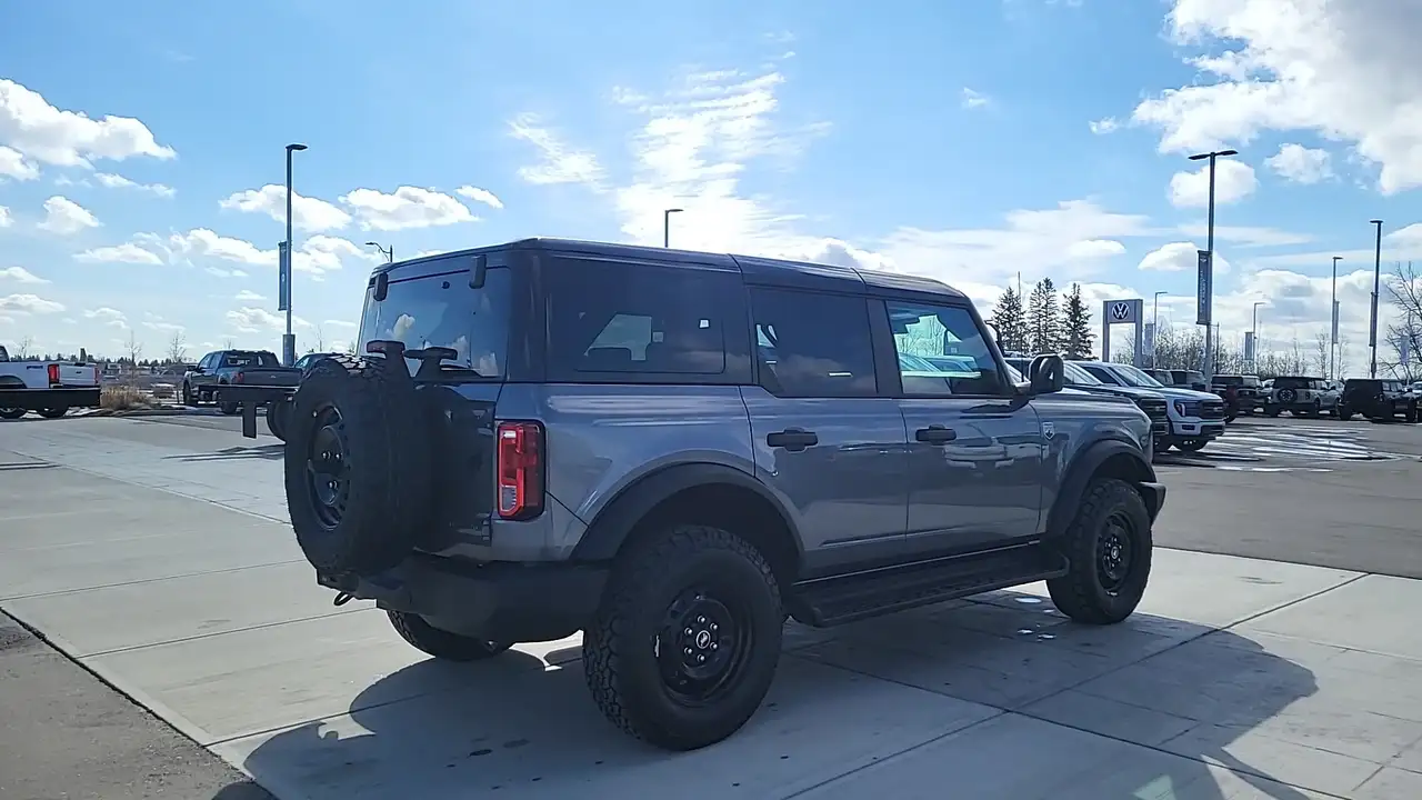 Ford Bronco photo Ford Bronco