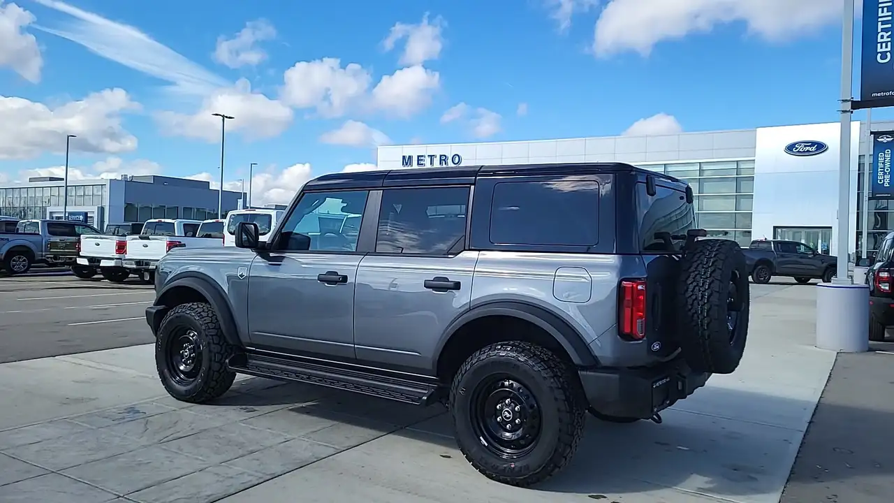 Ford Bronco photo Ford Bronco