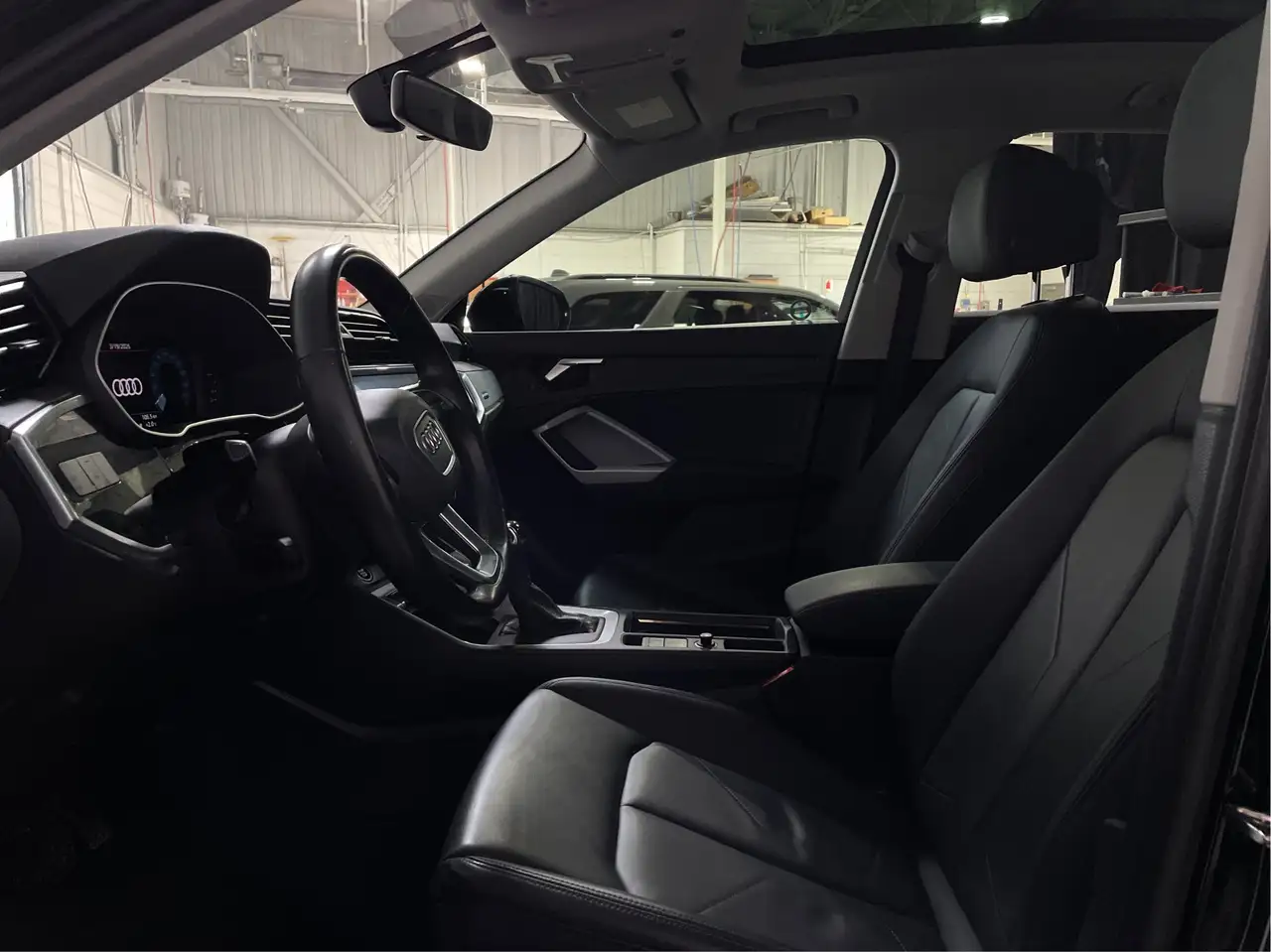 Audi Q3 снимка Audi Q3