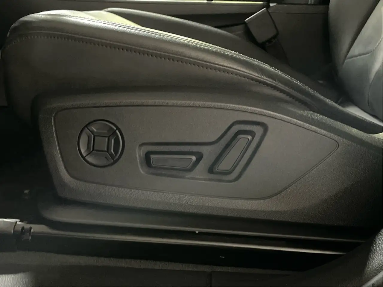 Audi Q3 снимка Audi Q3