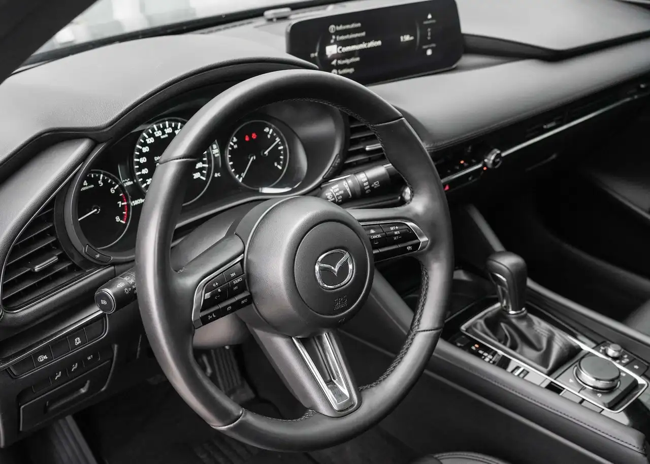 Mazda 3 снимка Mazda 3