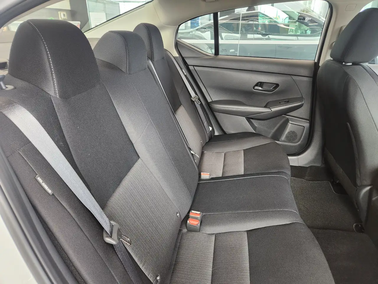 Nissan Sentra снимка Nissan Sentra