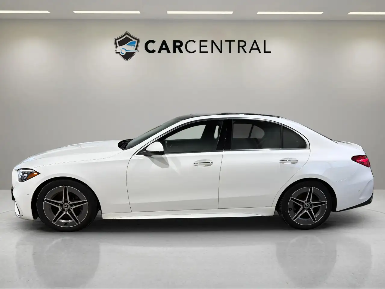 Mercedes-Benz C-Class снимка Mercedes-Benz C-Class