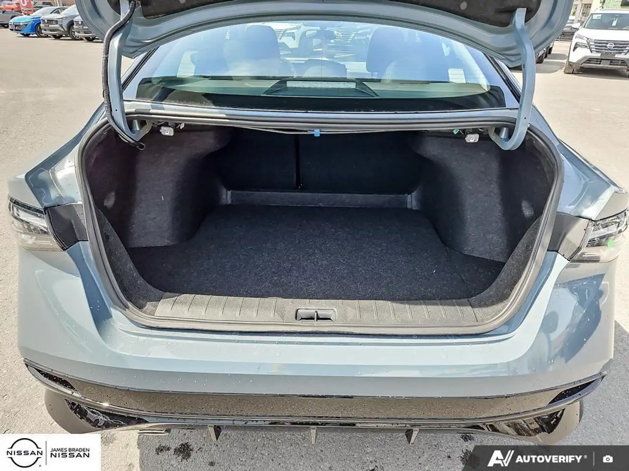 Nissan Sentra снимка Nissan Sentra