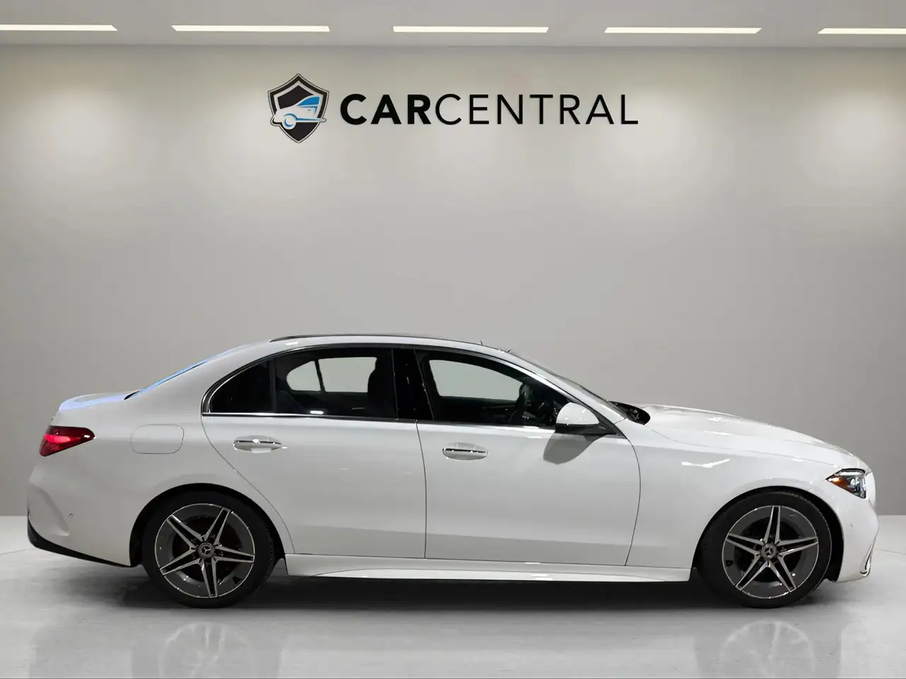 Mercedes-Benz C-Class снимка Mercedes-Benz C-Class