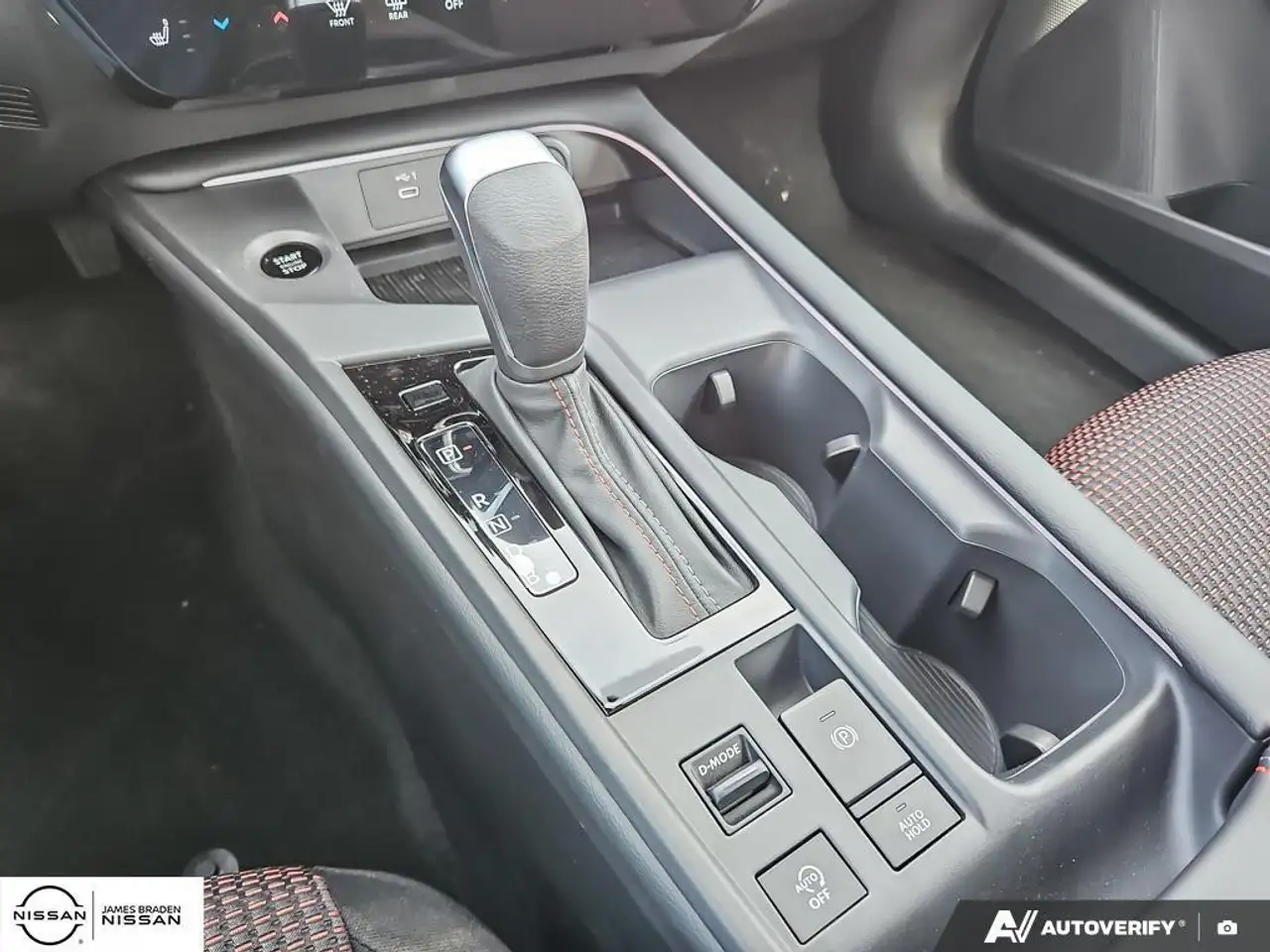 Nissan Sentra снимка Nissan Sentra