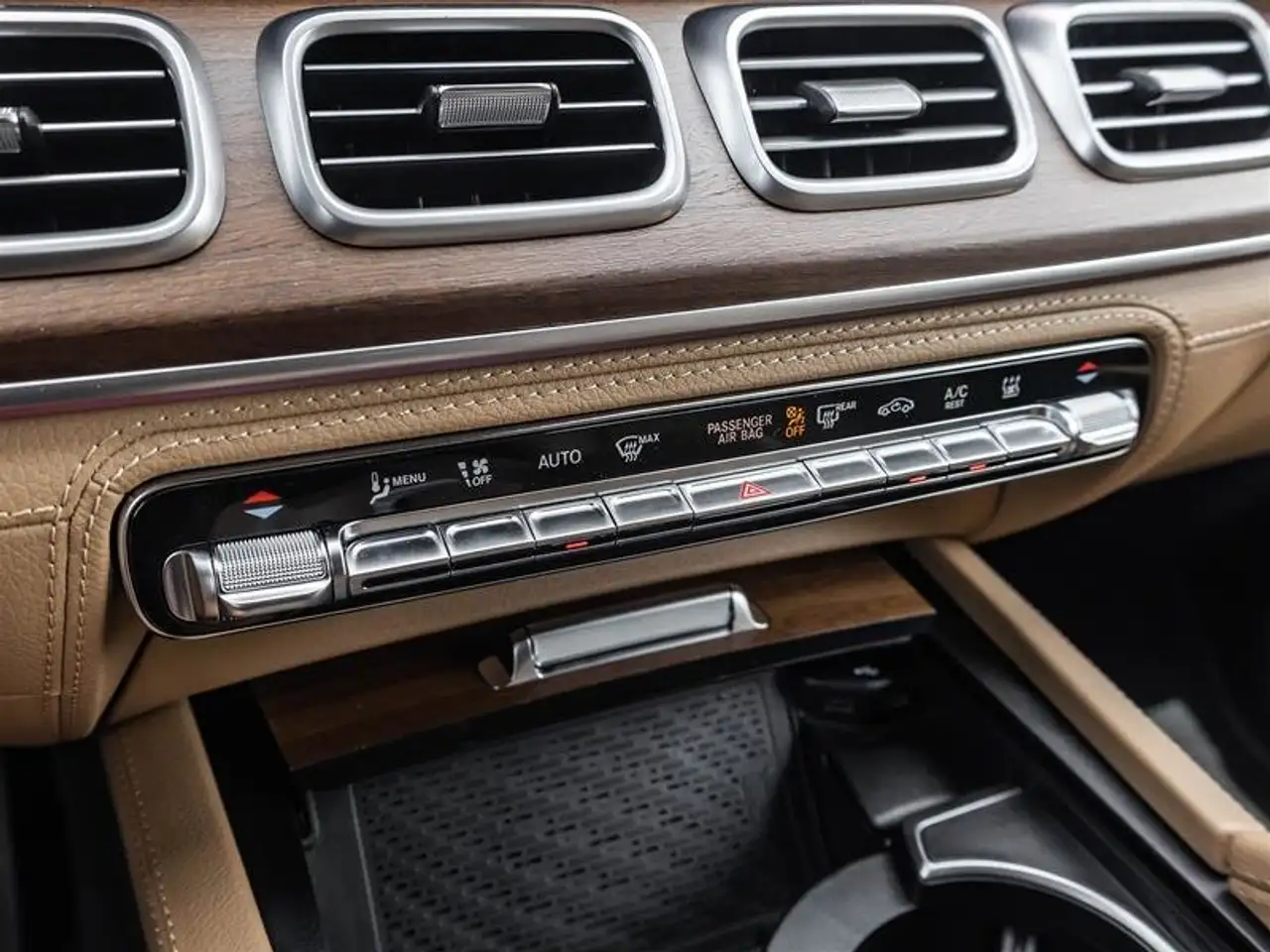 Mercedes-Benz GLE снимка Mercedes-Benz GLE