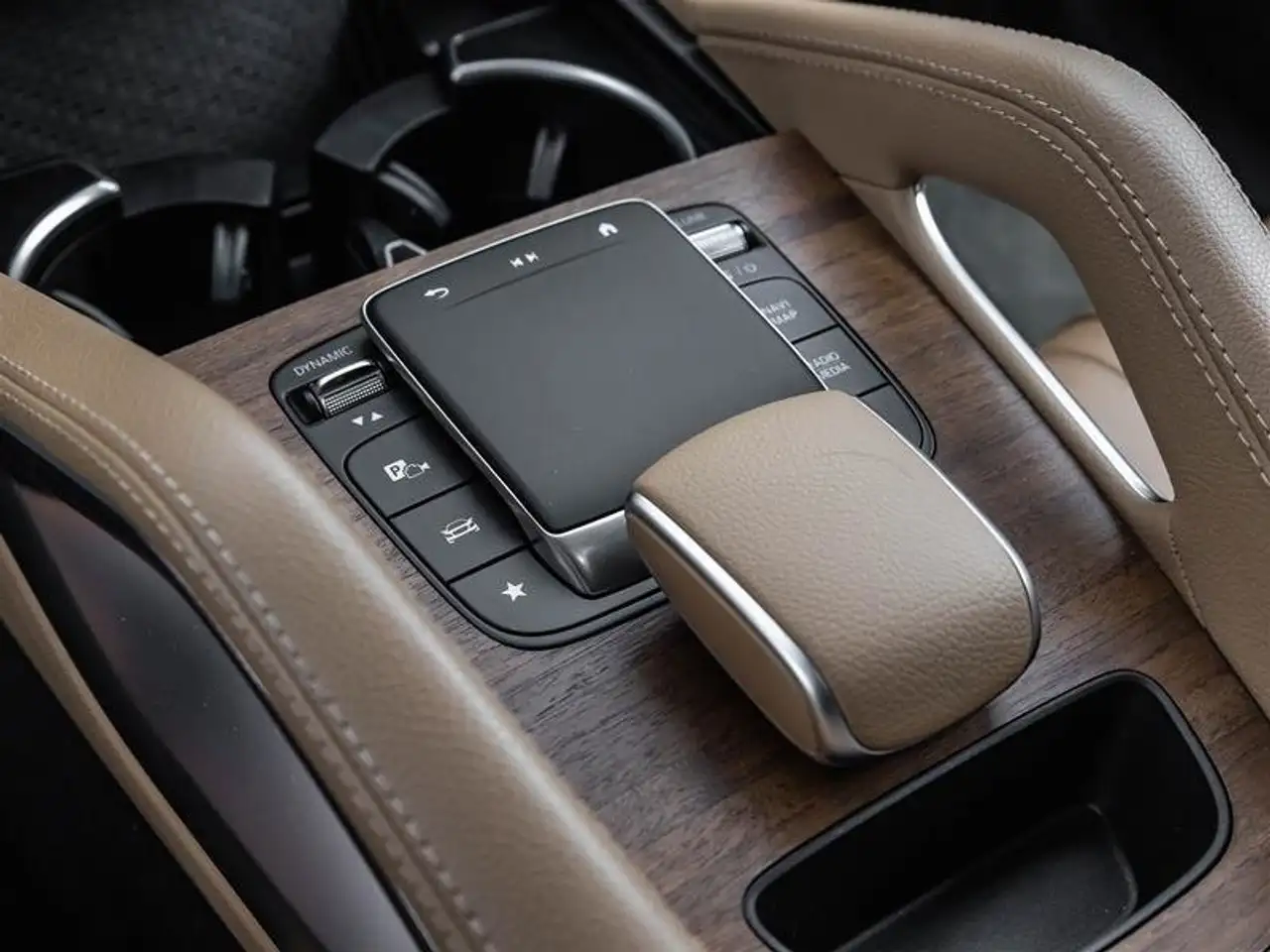 Mercedes-Benz GLE снимка Mercedes-Benz GLE