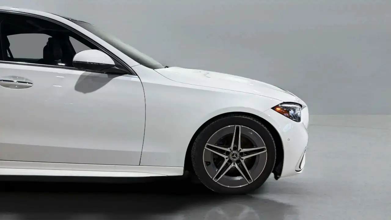 Mercedes-Benz C-Class снимка Mercedes-Benz C-Class