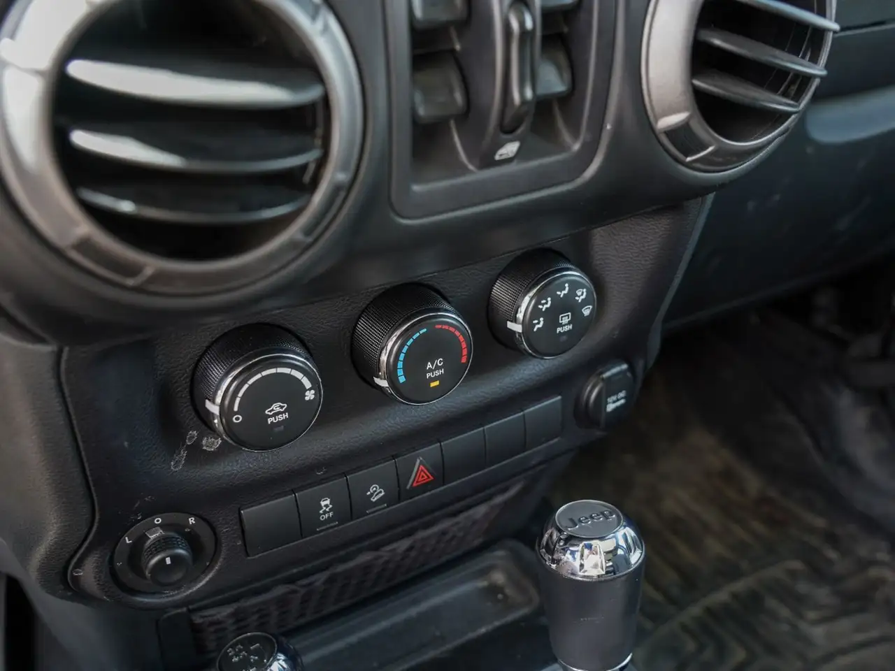 Jeep Wrangler photo Jeep Wrangler