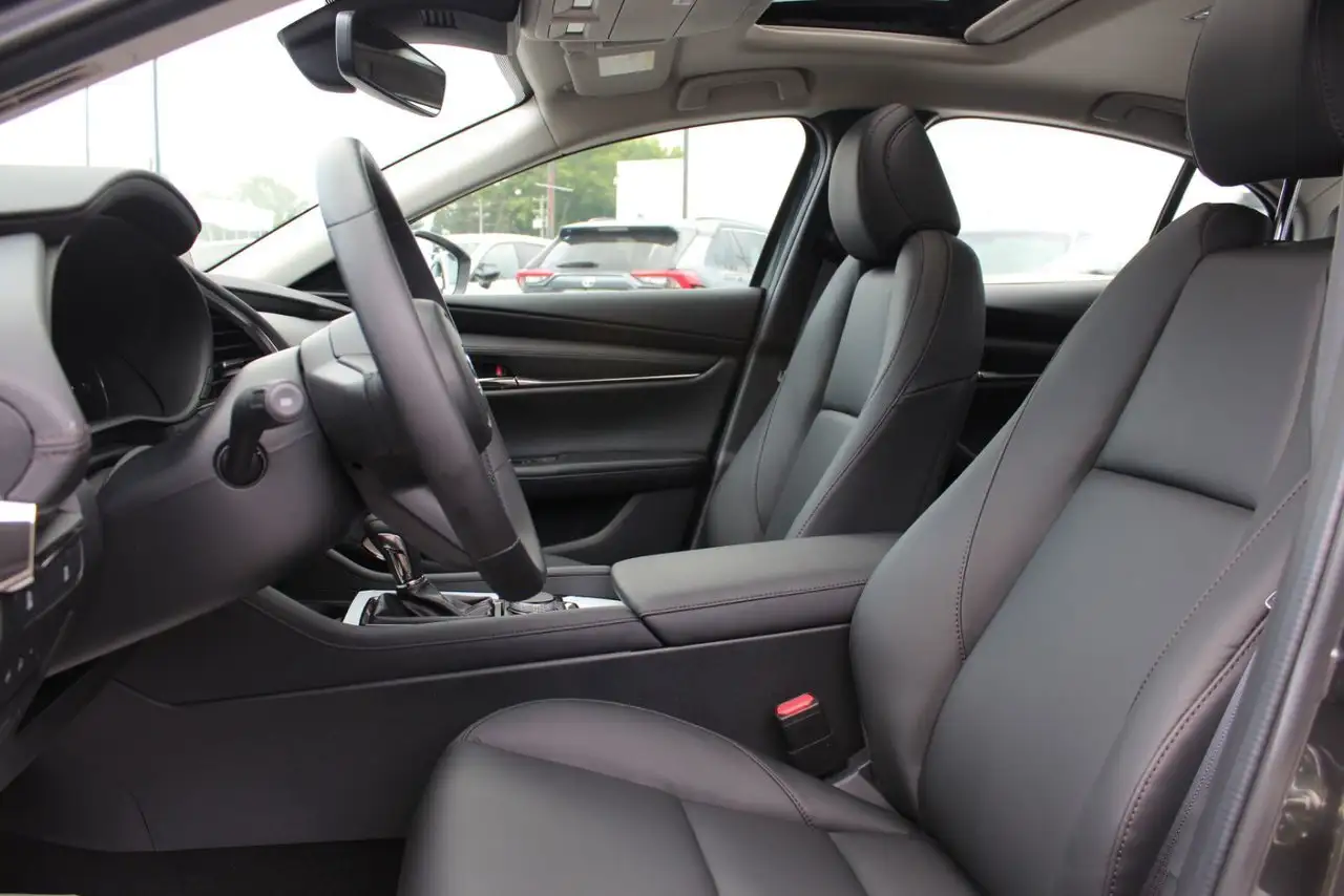 Mazda 3 снимка Mazda 3