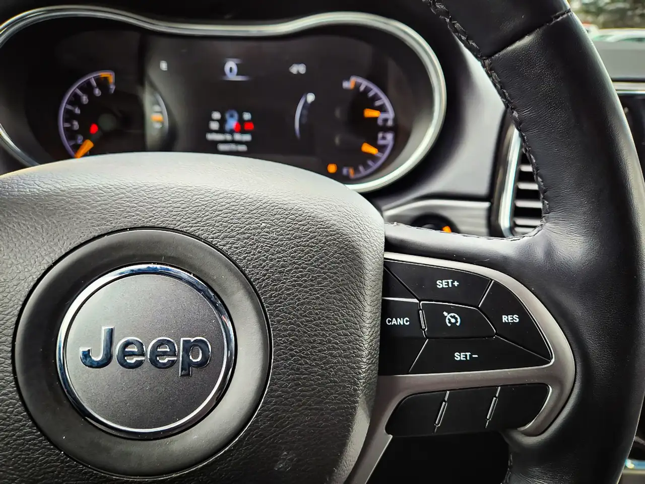 Jeep Grand Cherokee снимка Jeep Grand Cherokee