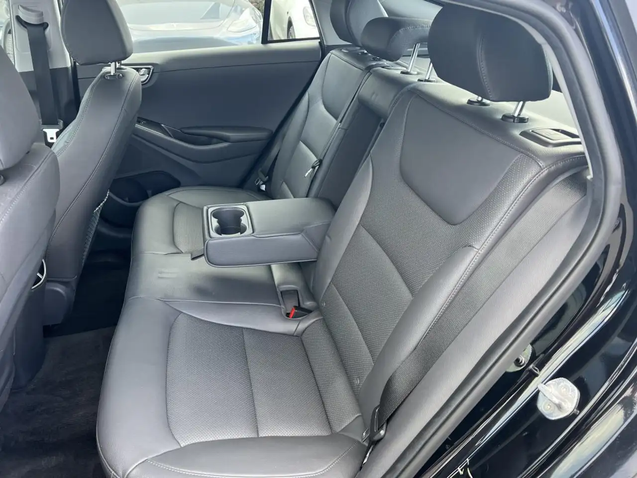 Hyundai IONIQ снимка Hyundai IONIQ