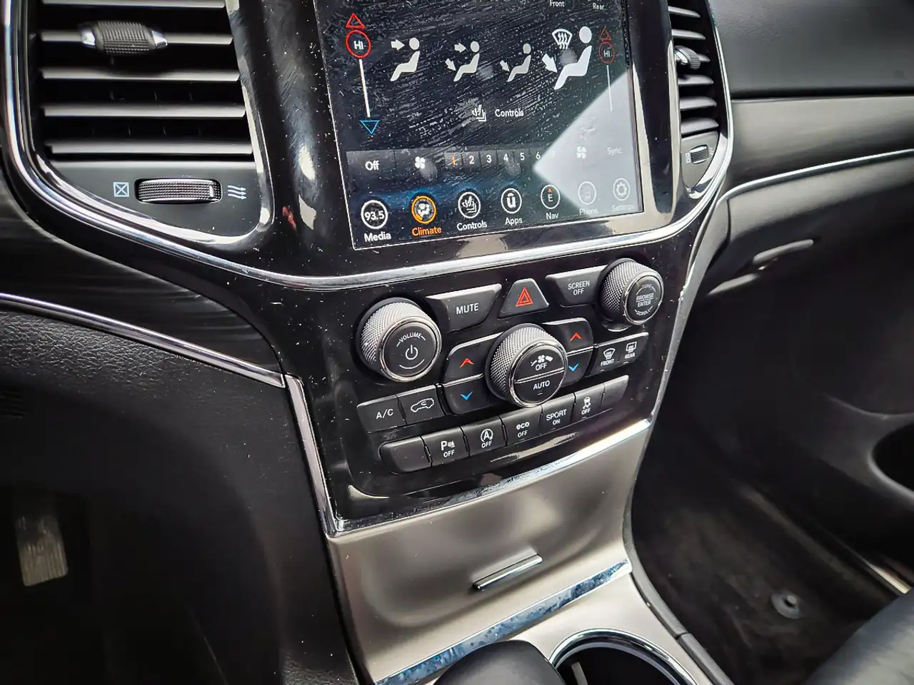 Jeep Grand Cherokee снимка Jeep Grand Cherokee