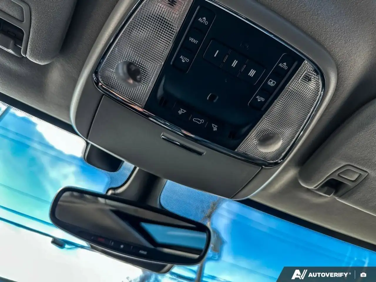 Jeep Grand Cherokee photo Jeep Grand Cherokee