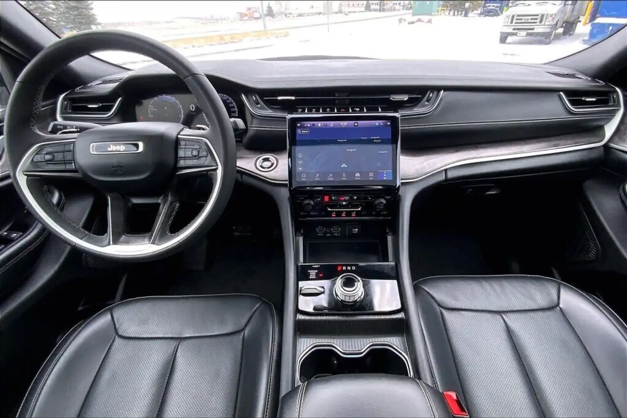 Jeep Grand Cherokee снимка Jeep Grand Cherokee