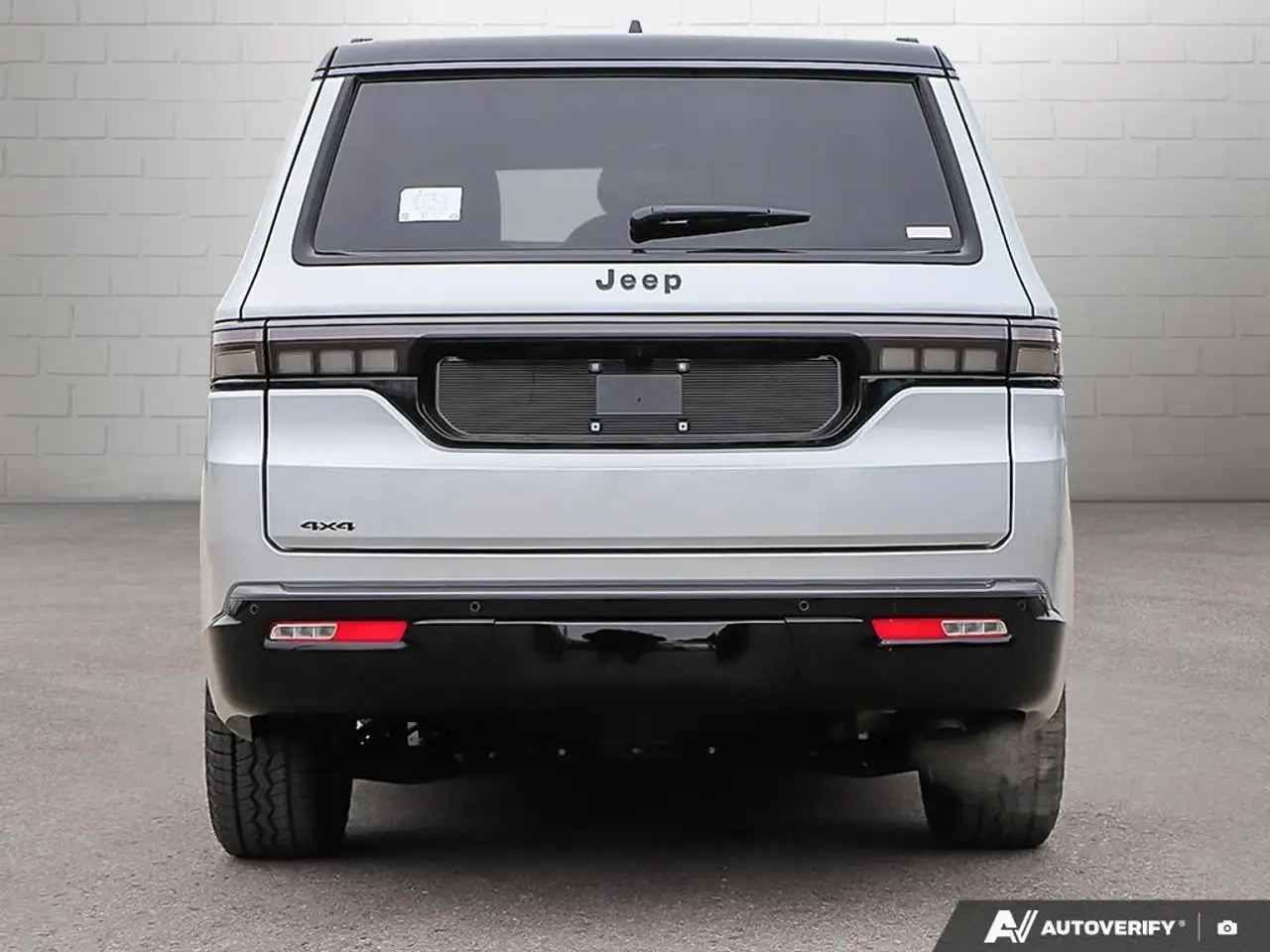 Jeep Grand Wagoneer снимка Jeep Grand Wagoneer