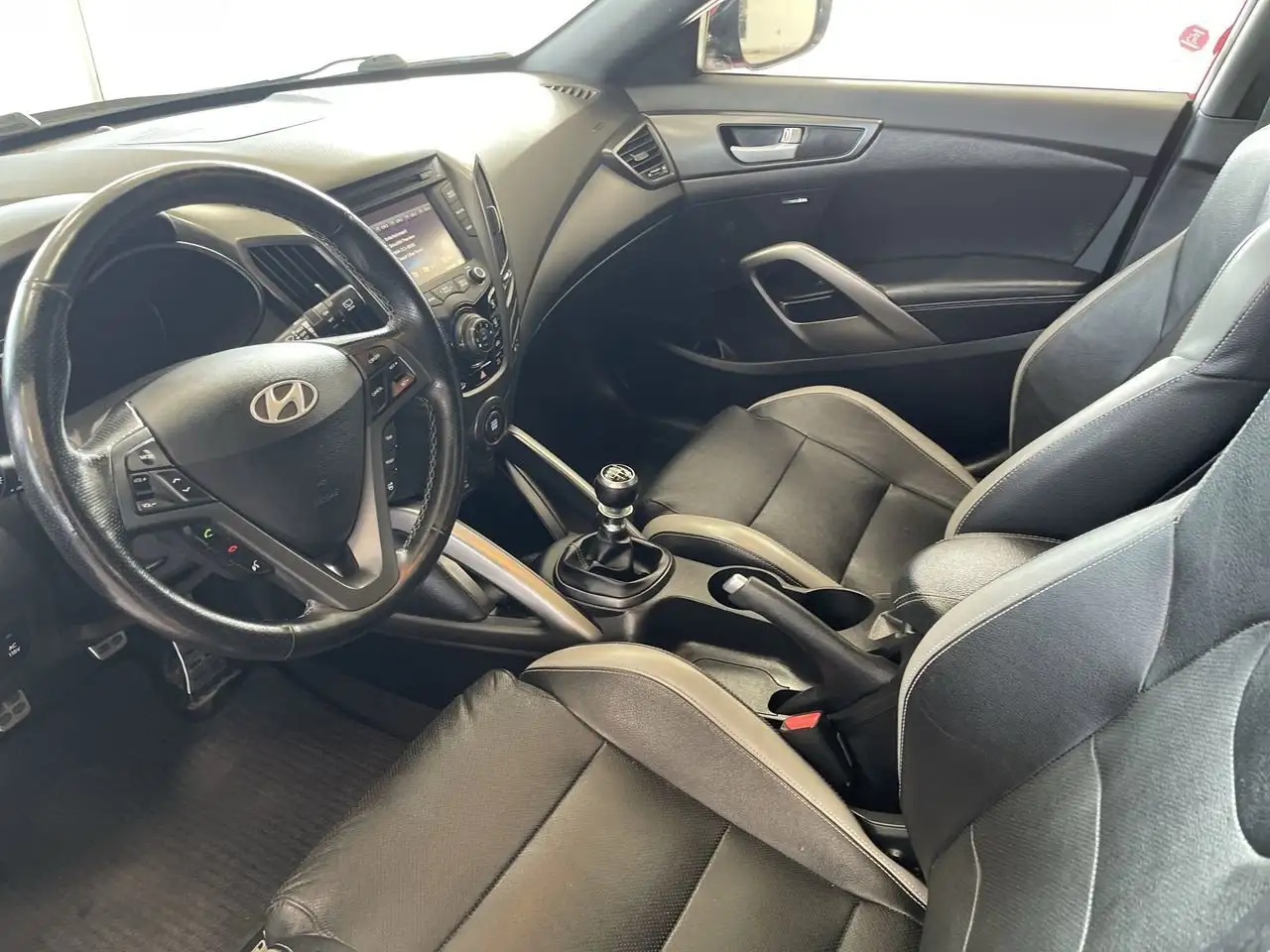 Hyundai VELOSTER снимка Hyundai VELOSTER