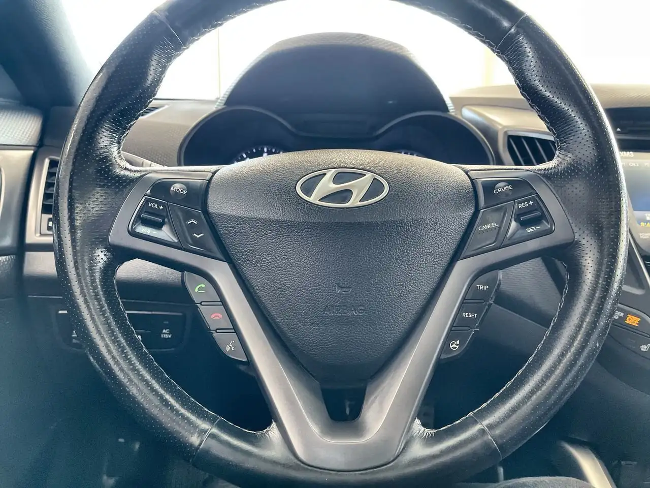 Hyundai VELOSTER снимка Hyundai VELOSTER