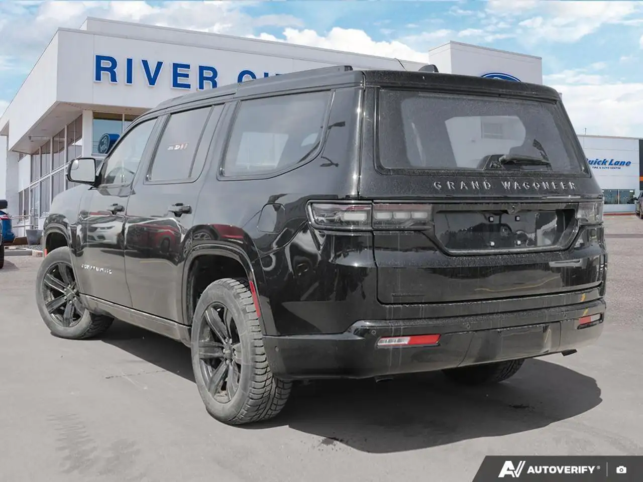 Jeep Grand Wagoneer снимка Jeep Grand Wagoneer