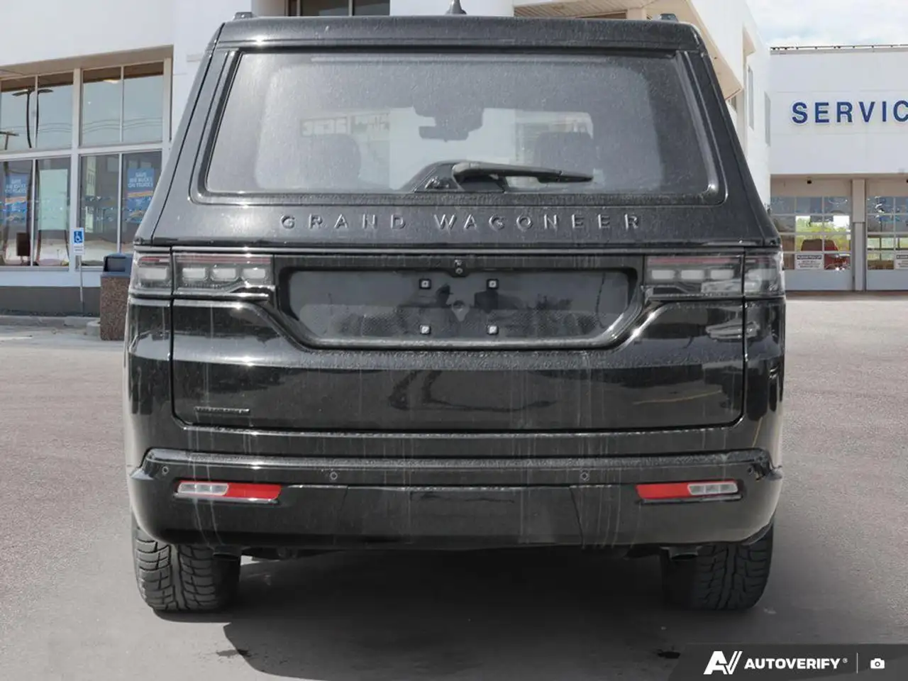 Jeep Grand Wagoneer снимка Jeep Grand Wagoneer