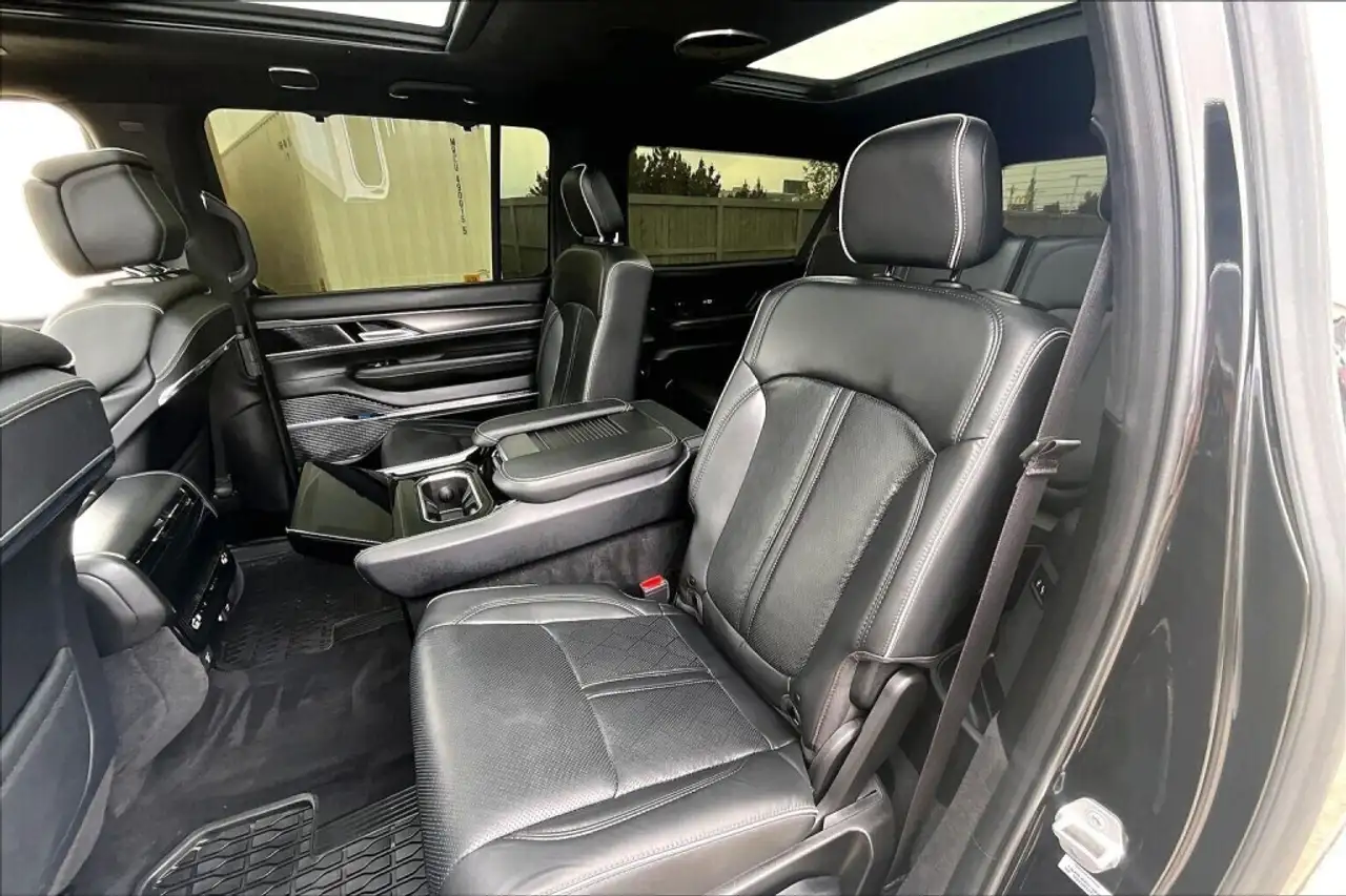 Jeep Grand Wagoneer fotografie Jeep Grand Wagoneer