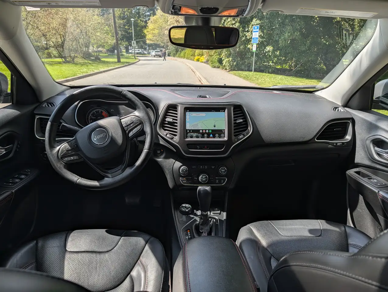 Jeep Cherokee снимка Jeep Cherokee