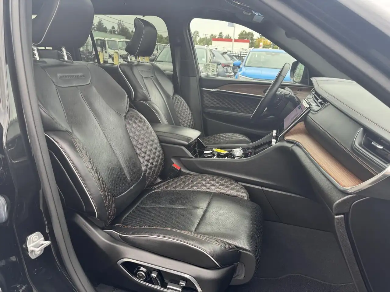 Jeep Grand Cherokee снимка Jeep Grand Cherokee