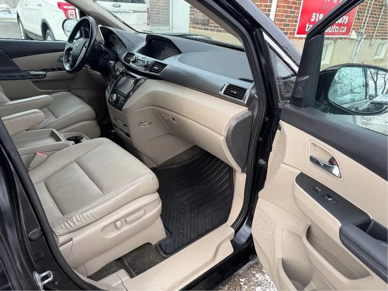 Honda Odyssey снимка Honda Odyssey