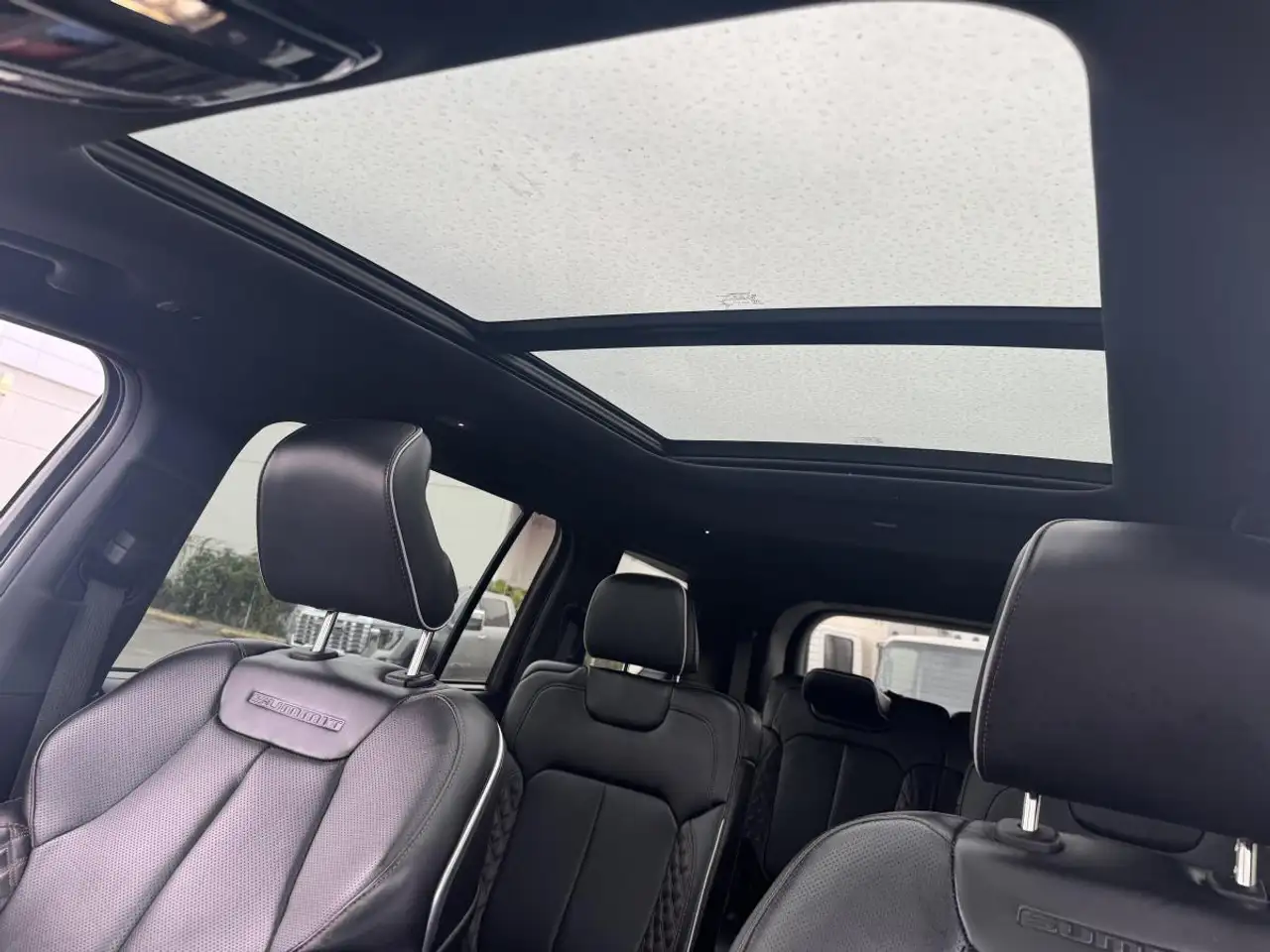 Jeep Grand Cherokee снимка Jeep Grand Cherokee