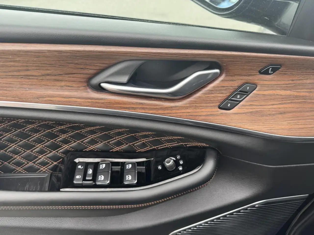 Jeep Grand Cherokee снимка Jeep Grand Cherokee