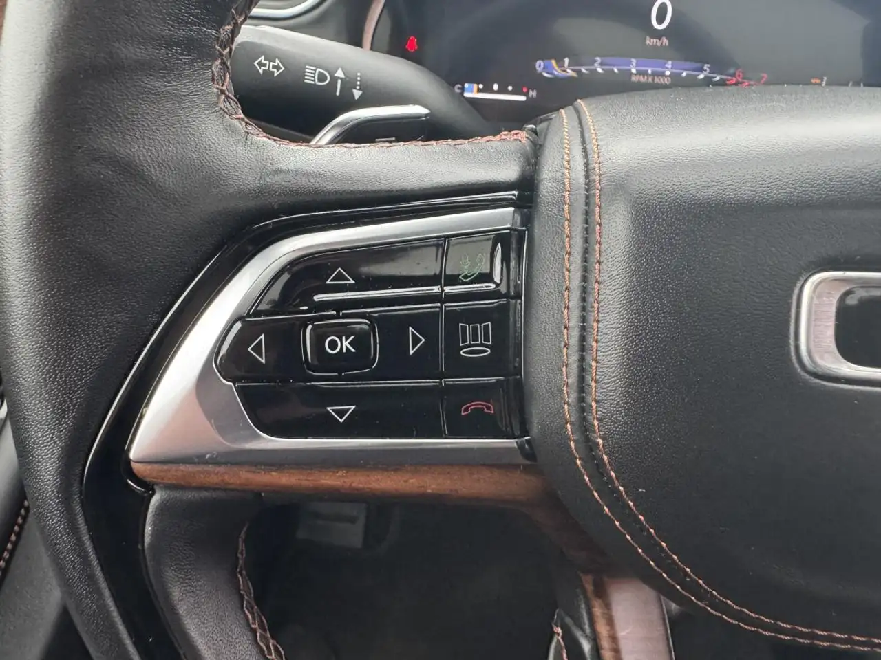 Jeep Grand Cherokee снимка Jeep Grand Cherokee