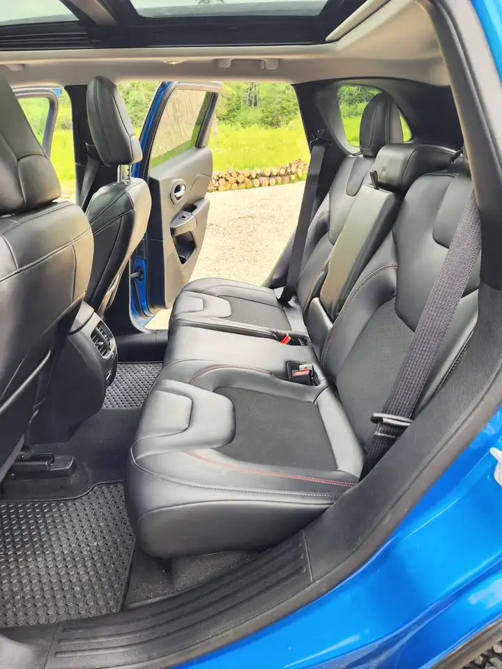 Jeep Cherokee photo Jeep Cherokee