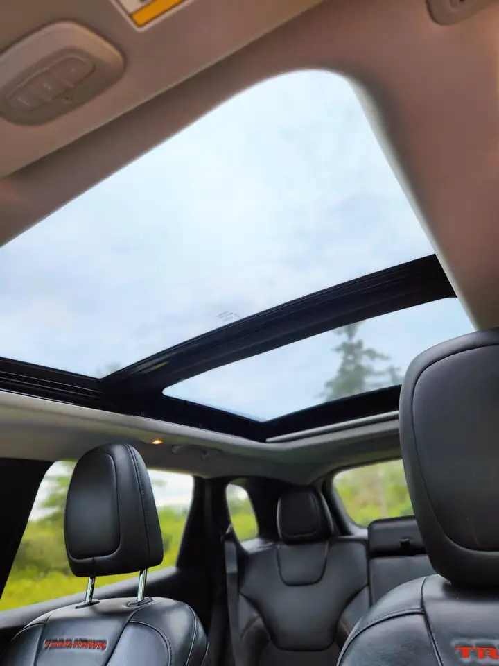 Jeep Cherokee photo Jeep Cherokee