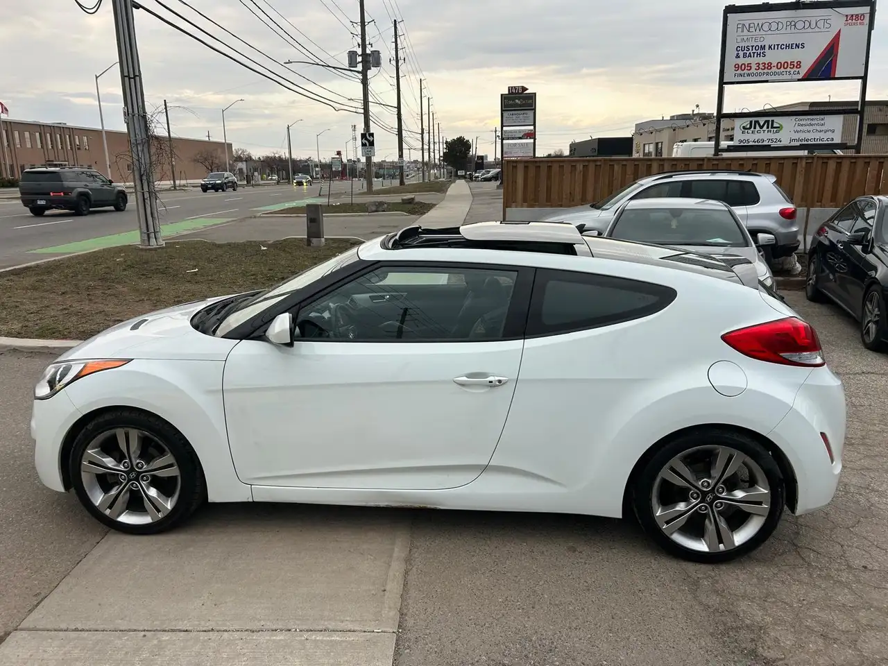 Hyundai VELOSTER photo Hyundai VELOSTER