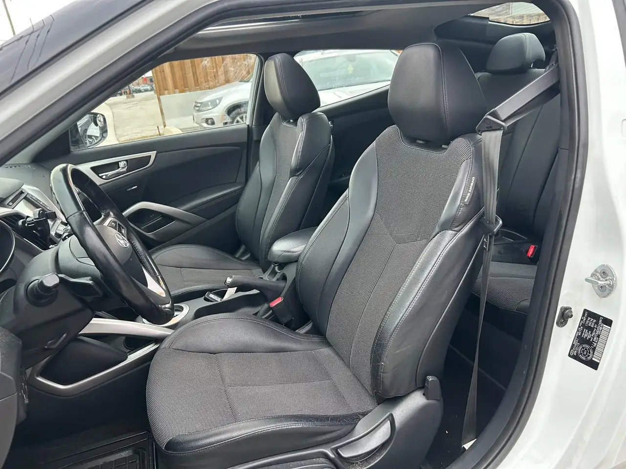 Hyundai VELOSTER photo Hyundai VELOSTER