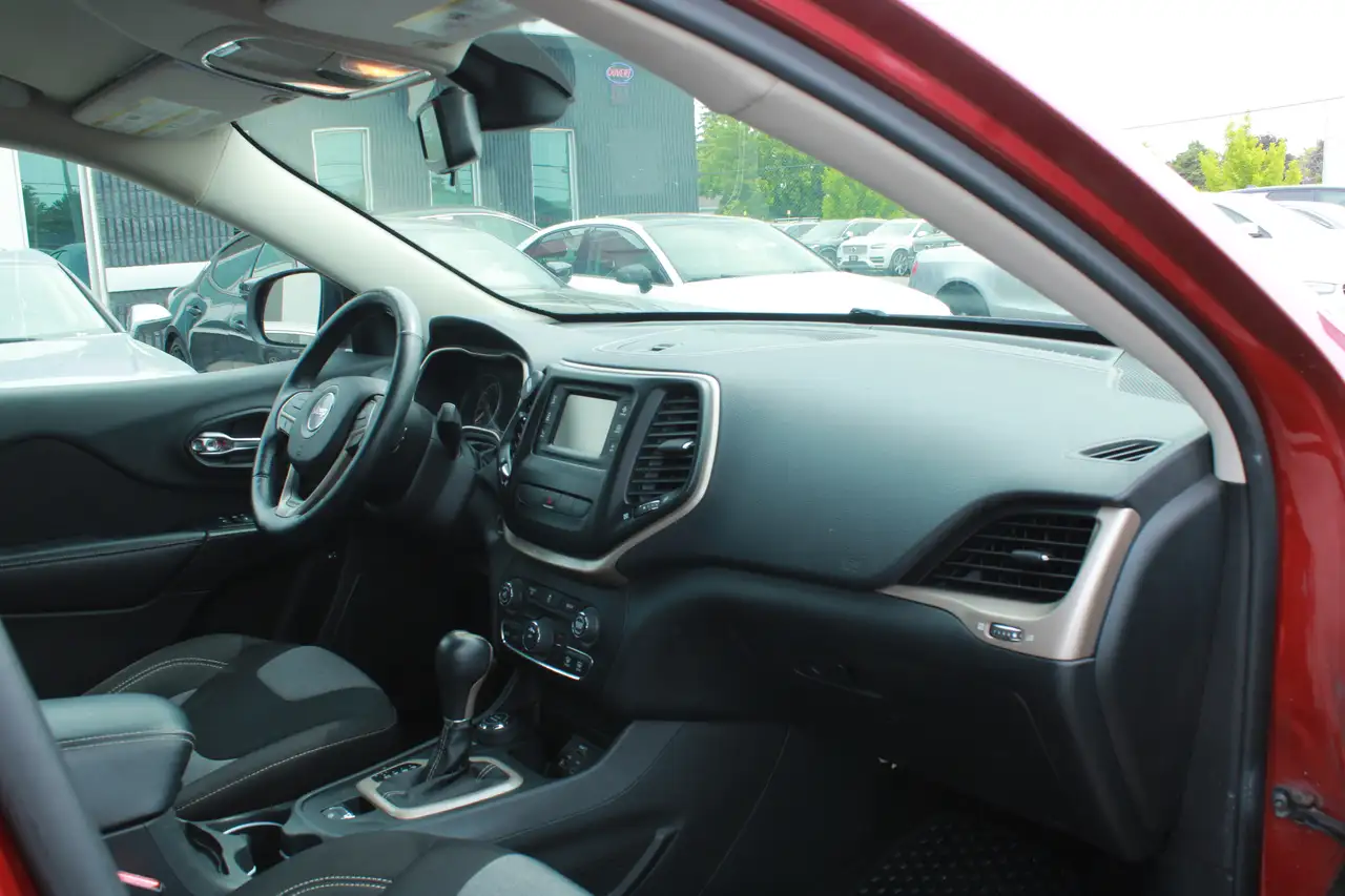Jeep Cherokee photo Jeep Cherokee