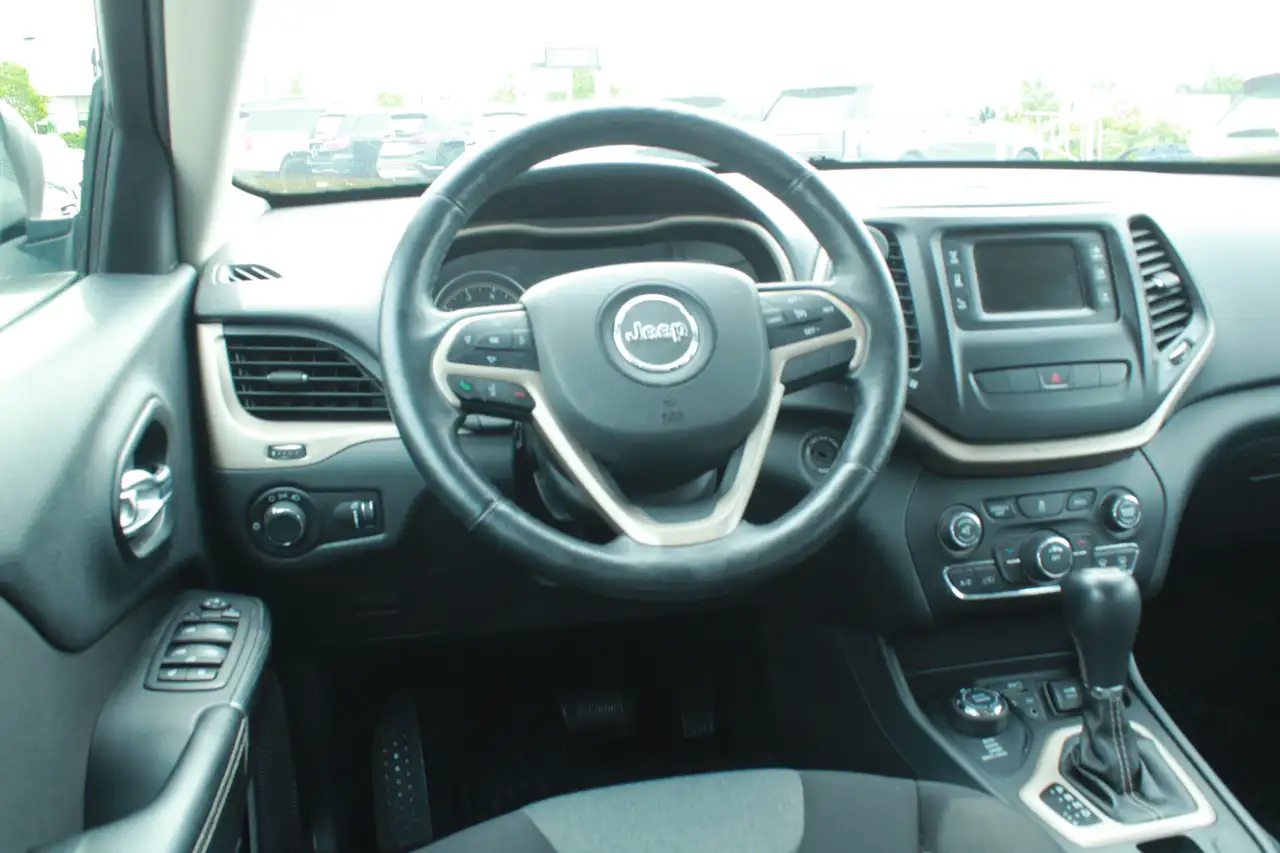 Jeep Cherokee photo Jeep Cherokee