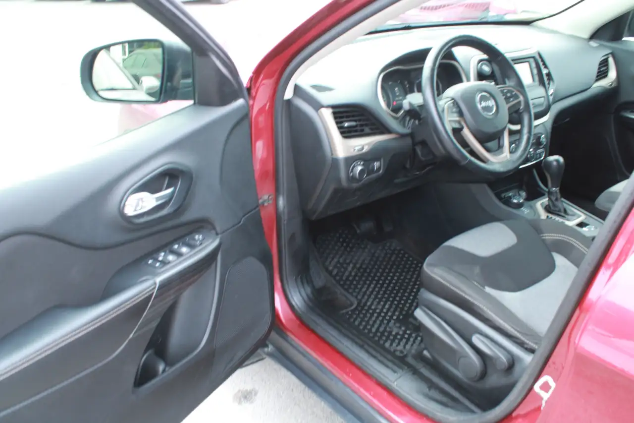 Jeep Cherokee photo Jeep Cherokee