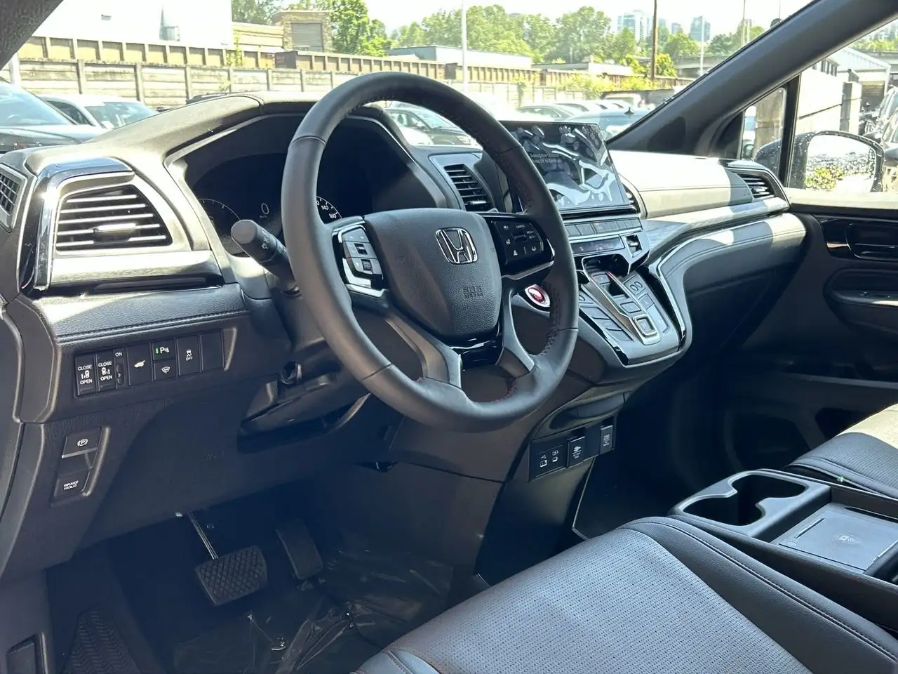 Honda Odyssey снимка Honda Odyssey