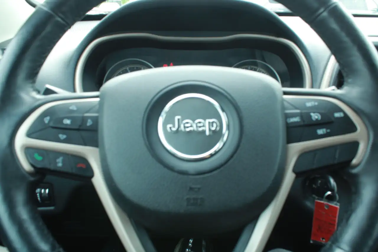 Jeep Cherokee photo Jeep Cherokee